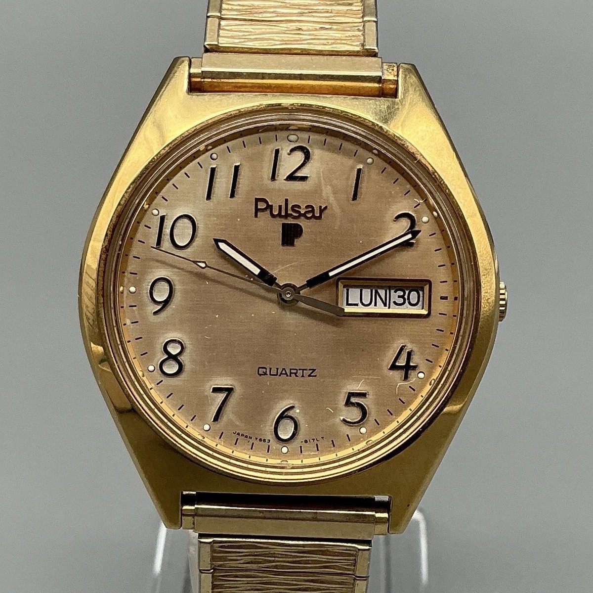 Vintage Pulsar Mens Watch 36mm Gold Tone Day Date Y563-8059