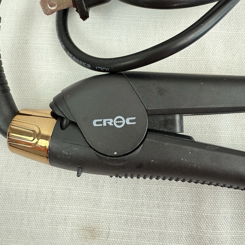 Croc Classic Rose Gold Titanium 1.25'' Flat Iron - Image 2 of 4