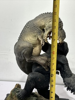 WETA Collectibles V-REX VS KONG STATUE The 8th Wonder Of The World