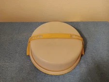 Vintage Tupperware Pie/cake carrier GUC harvest gold & handle Please see photos