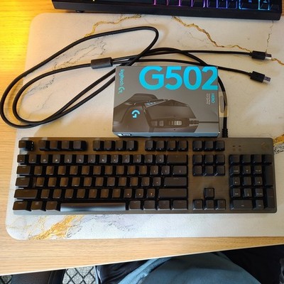 Logitech G512 Carbon RGB Mechanical Keyboard - Blue and g502 hero mouse complete
