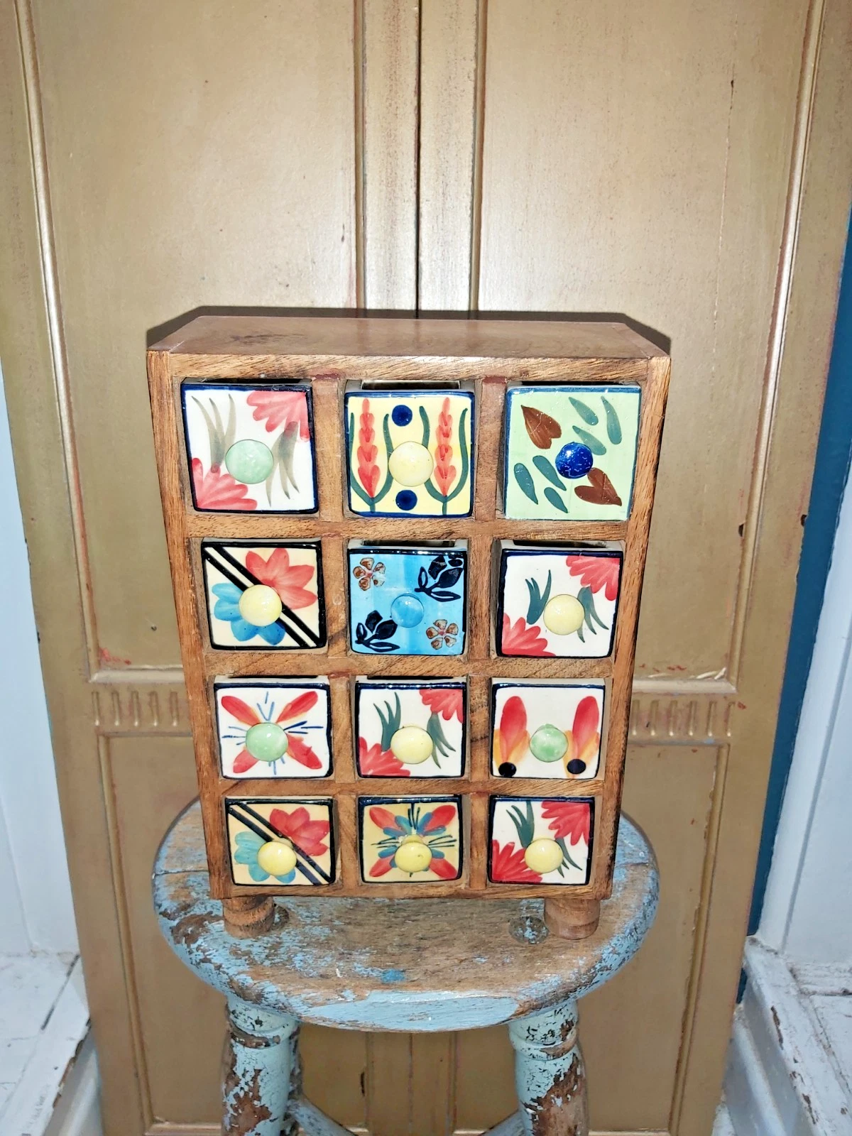 VINTAGE HAND PAINTED CERAMIC DRAWER SPICE CHEST
Opens in a new window or tab