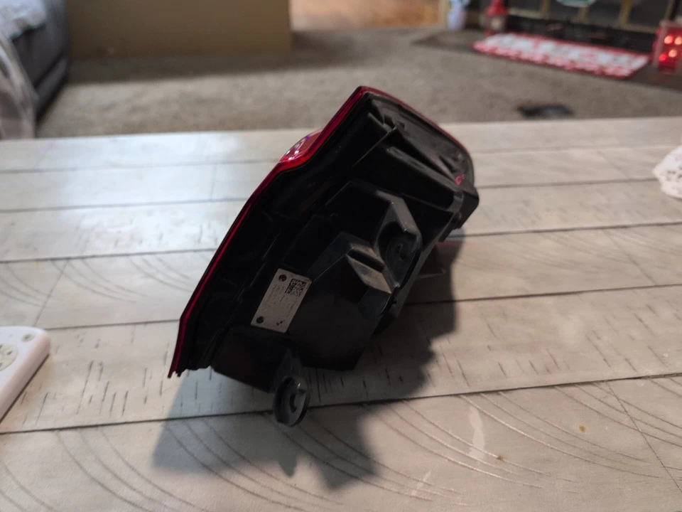 LUZ TRASERA IZQUIERDA LADO CONDUCTOR OEM 2016 BMW 328I Foto 3 de 3