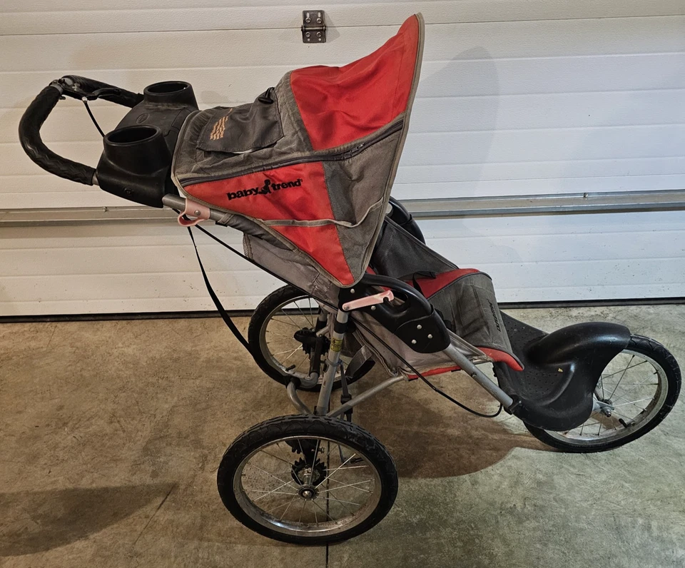 Cochecito Jogger Baby Trend Expedition Canopy Rojo Negro Gris Foto 2 de 4