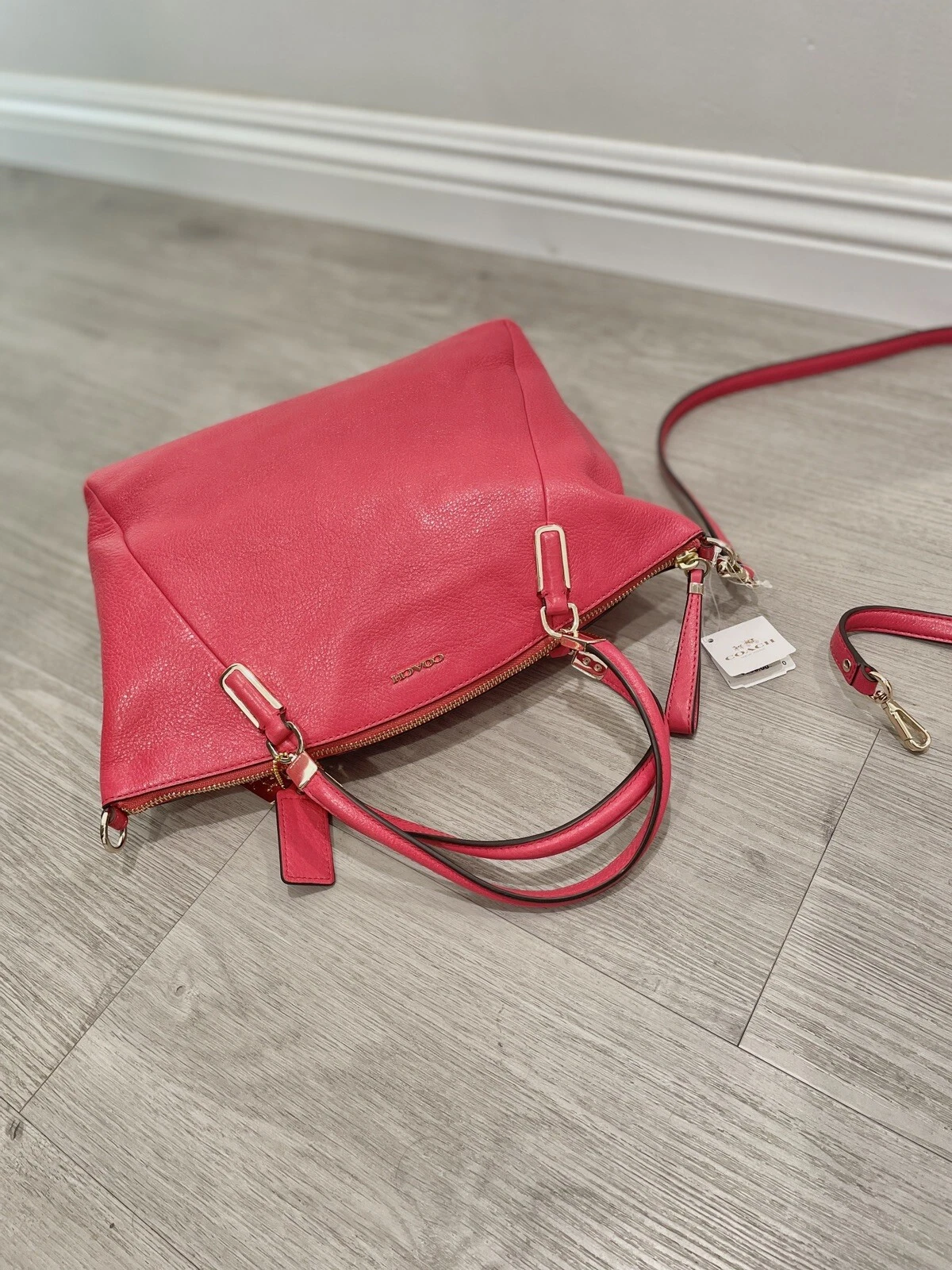 Borsa Coach in pelle rosso scarlatto rara classica nuova con etichetta zip doppio cinturino