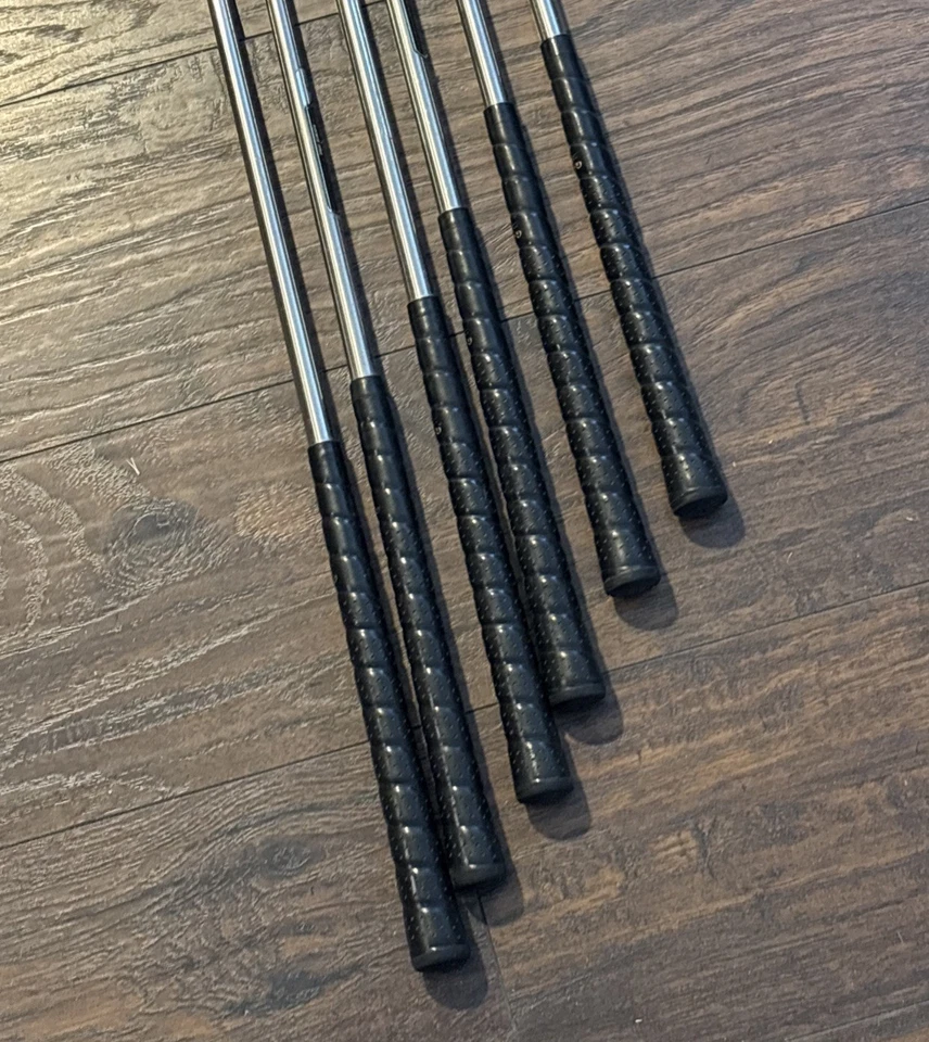 Juego de 6 palos de hierro forjado Adams Golf Idea Pro diestro negro dorado rígido flexible acero Foto 3 de 4