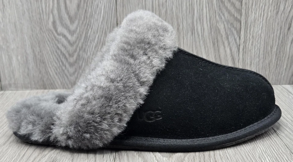 UGG Scuffette II Womens Size 7 Slip On Mules Fluffy Slippers Shoes Black 1106872 - Image 3 of 4