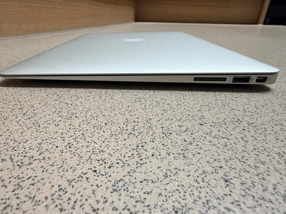 Apple MacBook Air 13", Intel Core i5, 1.8GHz, 2011, 128GB SSD, 4GB RAM, A1369 - Image 3 of 4