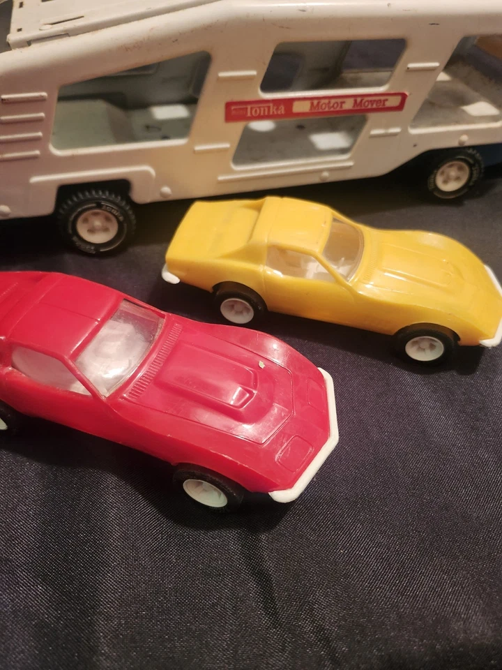 Blue Pressed Steel Tonka Car Hauler w/ 2 Plastic Corvettes - Image 3 of 4