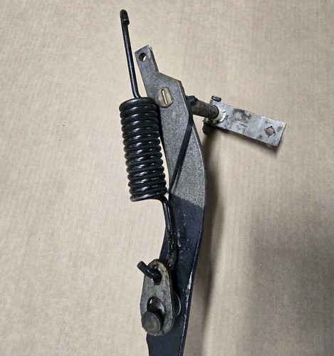 67 72 CHEVY GMC TRUCK CLUTCH PEDAL WITH SPRING AND BUSHINGS - Bild 3 von 6