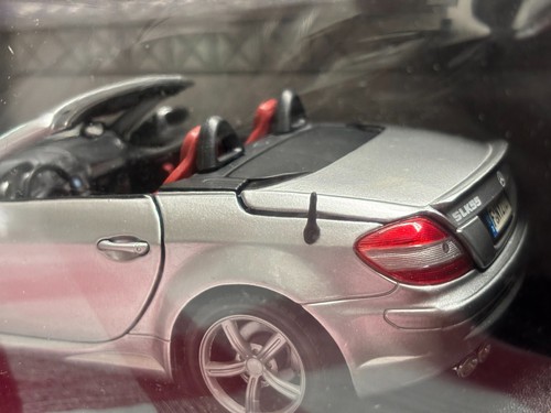 Motor Max 2005 Mercedes-Benz SLK55 AMG Silver 1:18 Die-cast Model Car - Picture 8 of 24