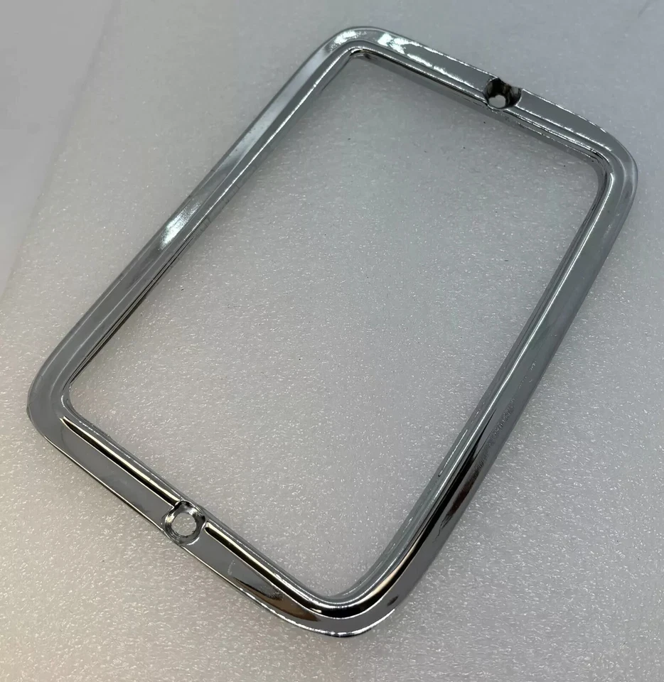 Chrysler 300 1969 bisel de luz de estacionamiento del lado izquierdo del conductor 2930451 nuevo en stock Foto 2 de 4