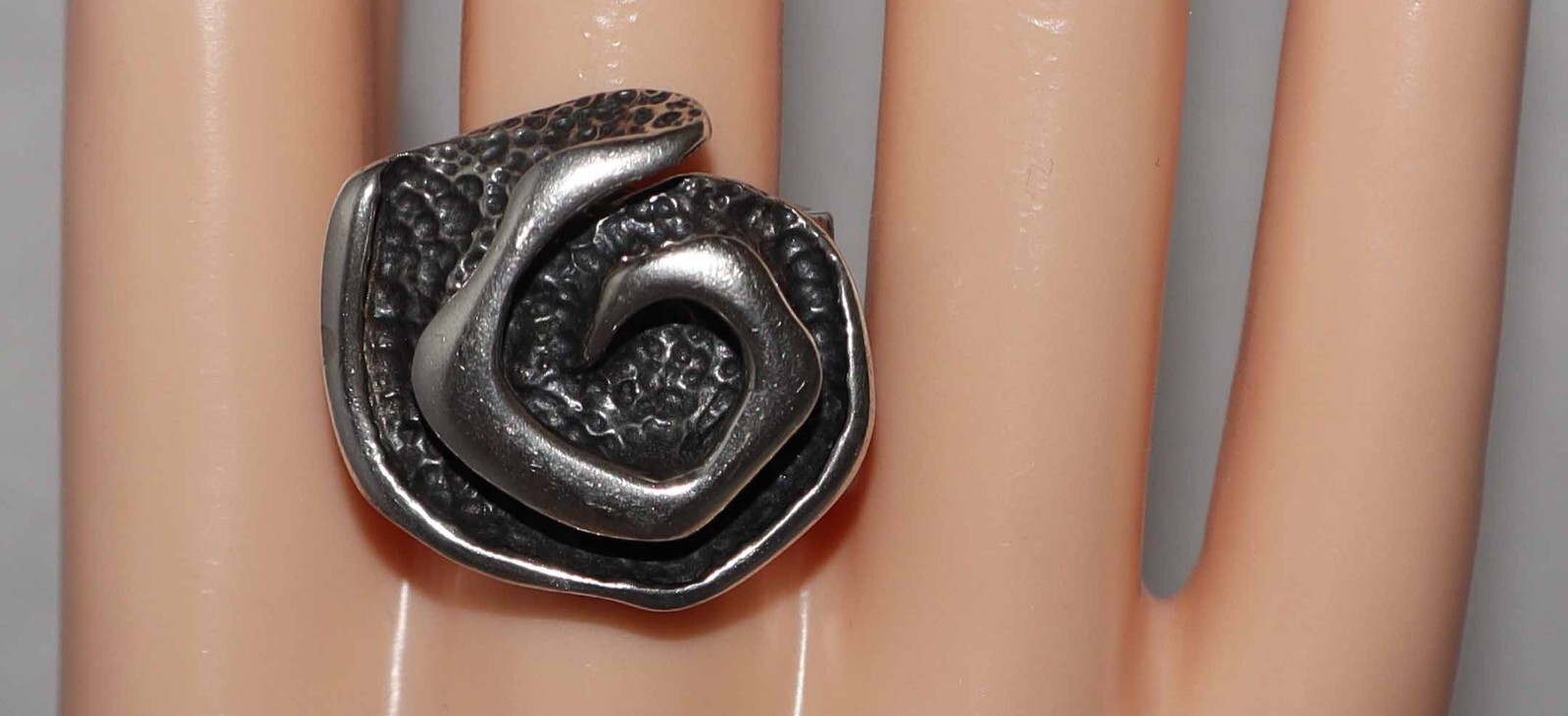 Silpada Sterling Silver Heavily Oxidized Swirl Textured Band Ring R1927 SZ 8 1/4