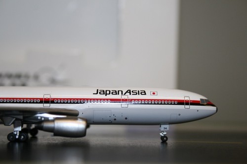 Aeroclassics 1:400 Japan Asia Mcdonnell Douglas DC-10-40 JA8534 Model Plane - Picture 2 of 7