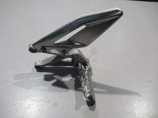 Platine repose-pied avant gauche (Triumph - Street Triple S 660 2017 - 2020)