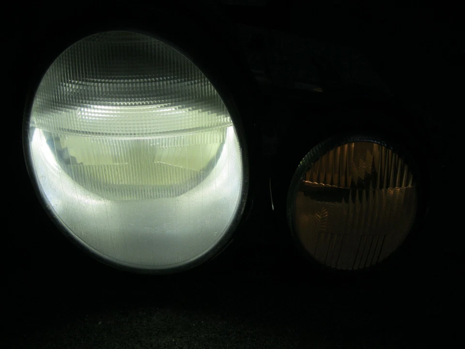 00-02 Mercedes-Benz W210 E320 E430 E55 Right Passenger Xenon Headlight Assembly  - Image 3 of 4