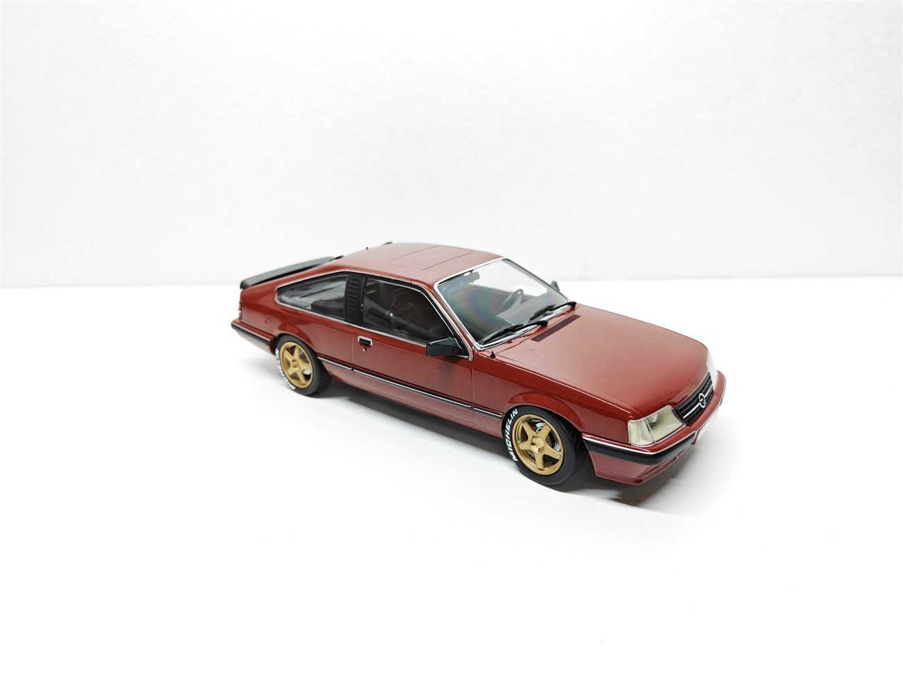 Opel Monza 3.0 E Rosso Met. Sport del 1983 - 1/18 Artigianale base Norev