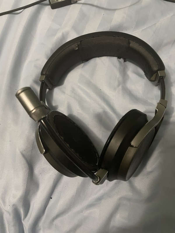 Corsair CA-9011180-NA Virtuoso RGB Wireless Se Gaming Headset | NO EARCUPS