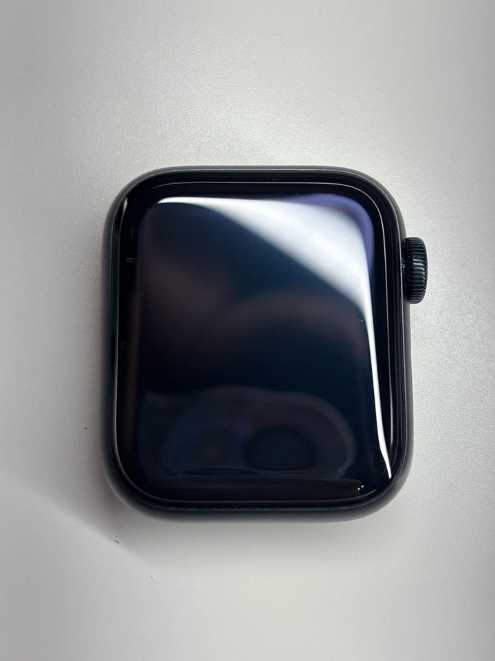 Apple Watch SE 40 мм полуночный алюминиевый корпус спортивный ремешок черный S/M ЗАБЛОКИРОВАН на запчасти - Изображение 2 из 4