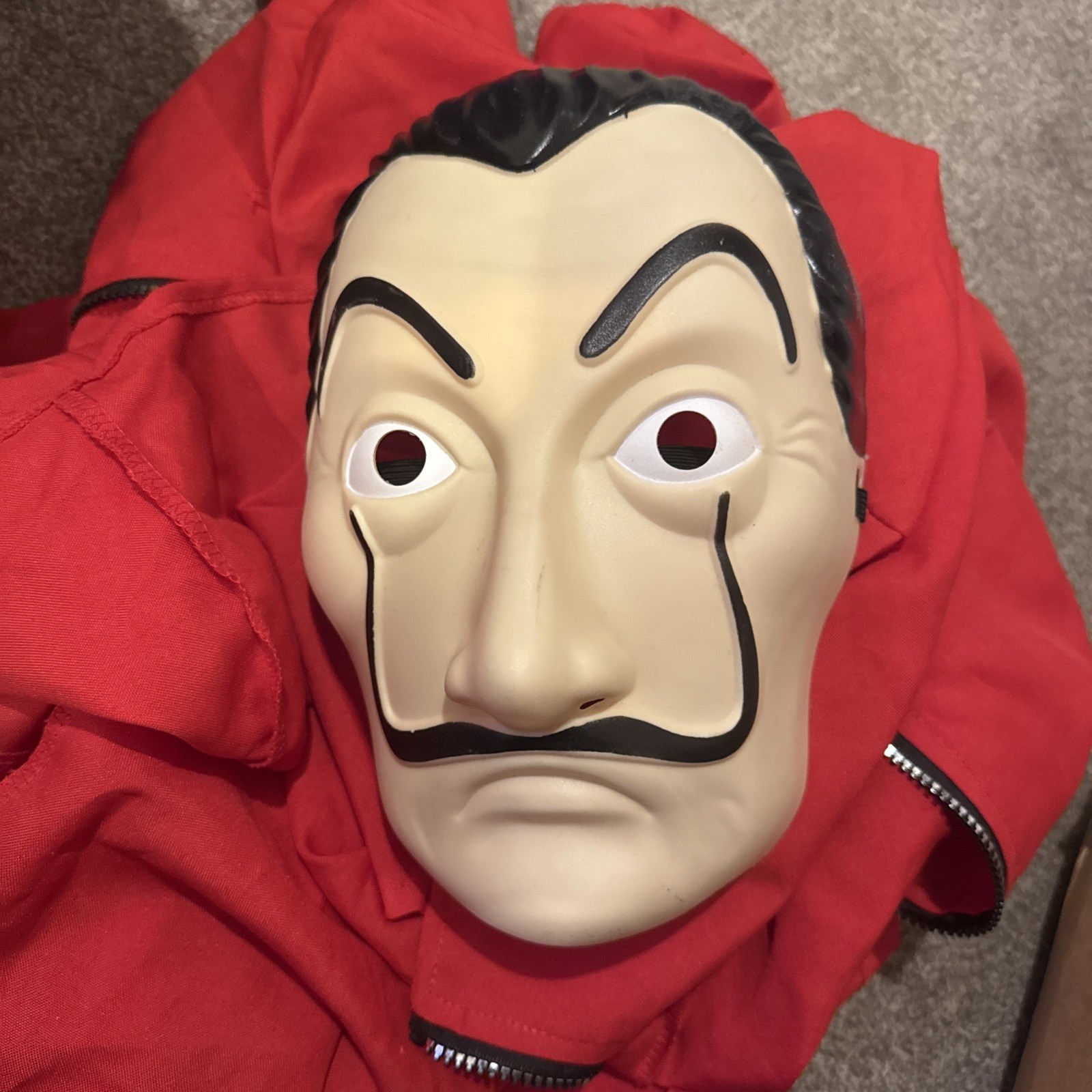Máscara Dalí Atraco de Dinero + Mono Rojo Disfraz Talla L La Casa De Papel Vestido Elegante