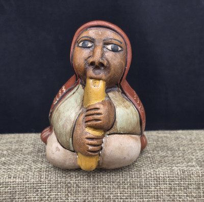 Vtg Chulucanas Peruvian Folk Art Clay Pottery 3'' Seated Man Playing Flute Music