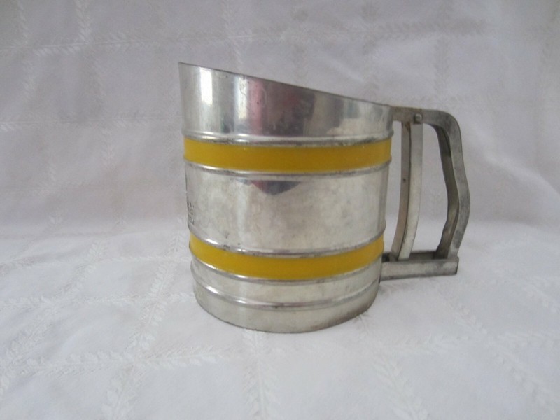 Vintage Foley Sifter - Yellow stripe