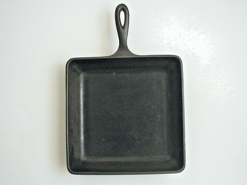 Vintage Lodge Square Cast Iron Skillet 8SQSK 9 1/2" Square Flat Bottom