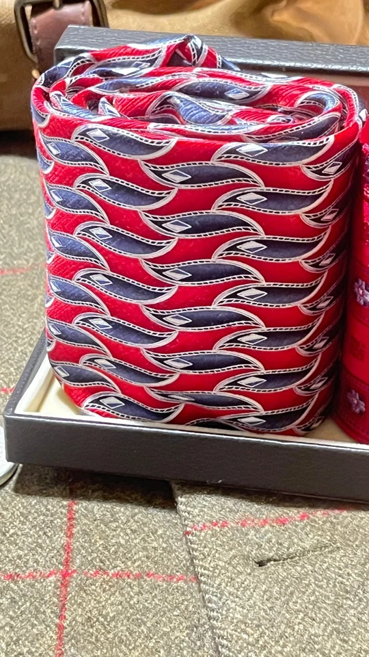 MEETING STREET 100% SILK TIE RED, BLUE, SILVER GEOMETRIC 59”X 4" HAND MADE - Image 2 of 4