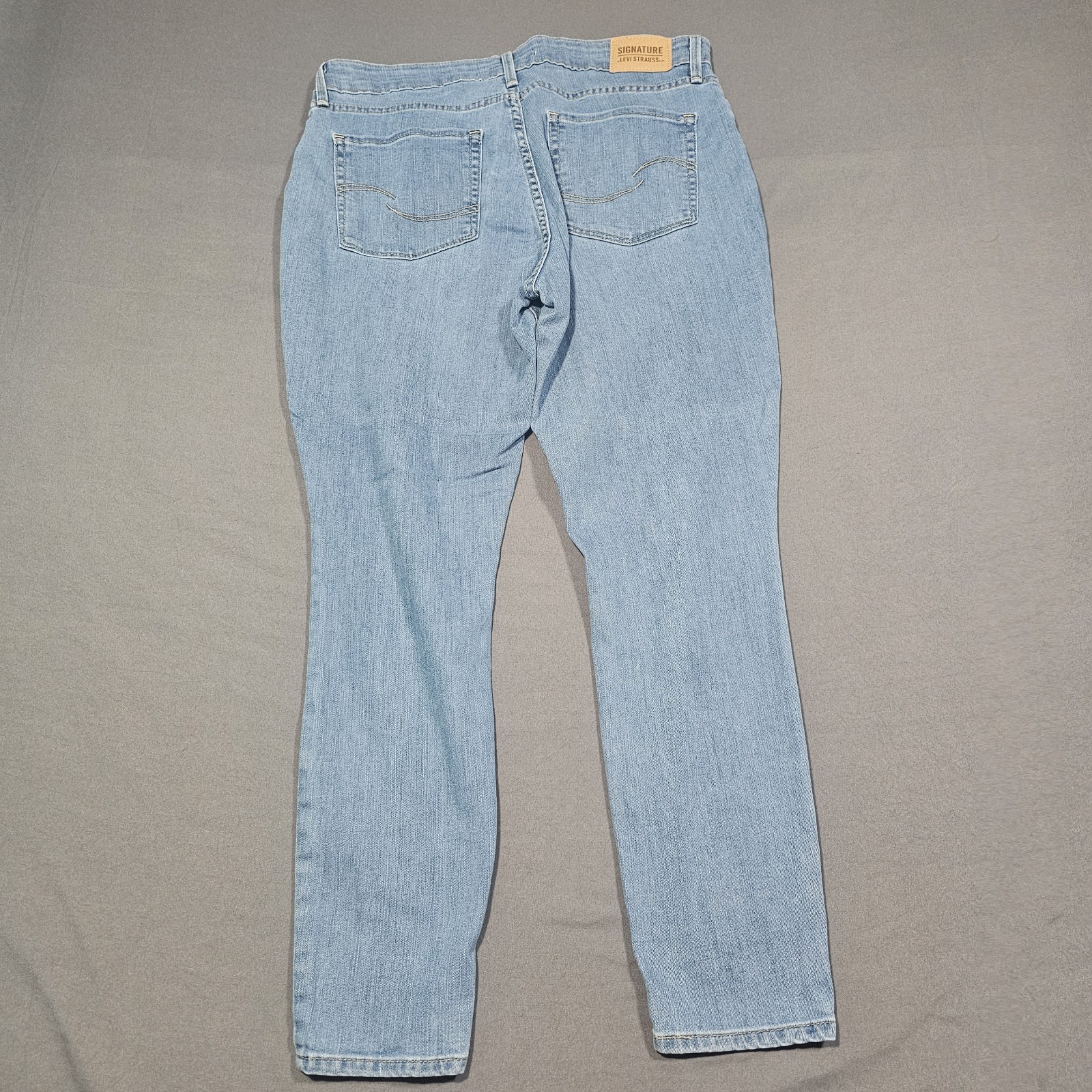 Signature Levi Strauss Womens Mid Rise Skinny Denim Blue Jeans 12S W31 L28 thumbnail 3