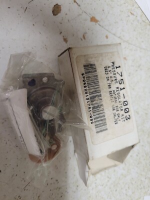 1751-003,  3.5'' W.C. Natural Gas Regulator (3-7'' Adj. Pressure) new, old stock