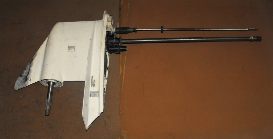 Нижний блок Evinrude 250 л.с. XXL 30 дюймов вращение счетчика PN 5001615 1993-2005   - Изображение 2 из 4