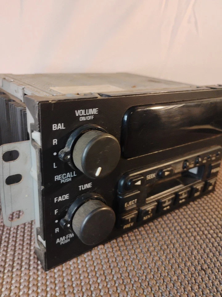 Delco Buick Regal LeSabre factory cassette player radio 96 97 98 99 00 10303191 - Image 2 of 4