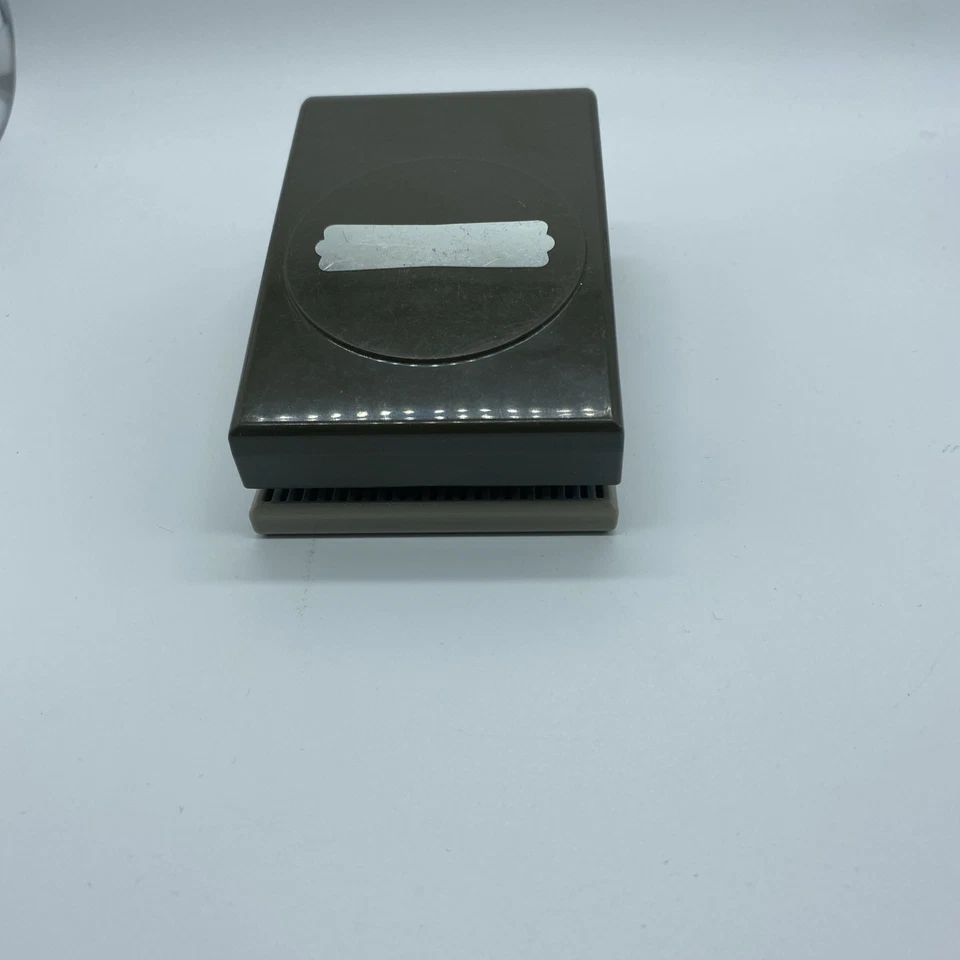 Stampin Up! "Perforadora de papel - Etiqueta de borde festoneado de 2,25"" - Plana delgada - Bloqueo - RETIRADA" Foto 3 de 4