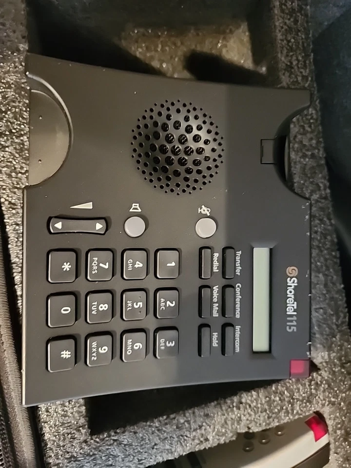 Juego de demostración de 5 teléfonos Shoretel con estuche Foto 3 de 4