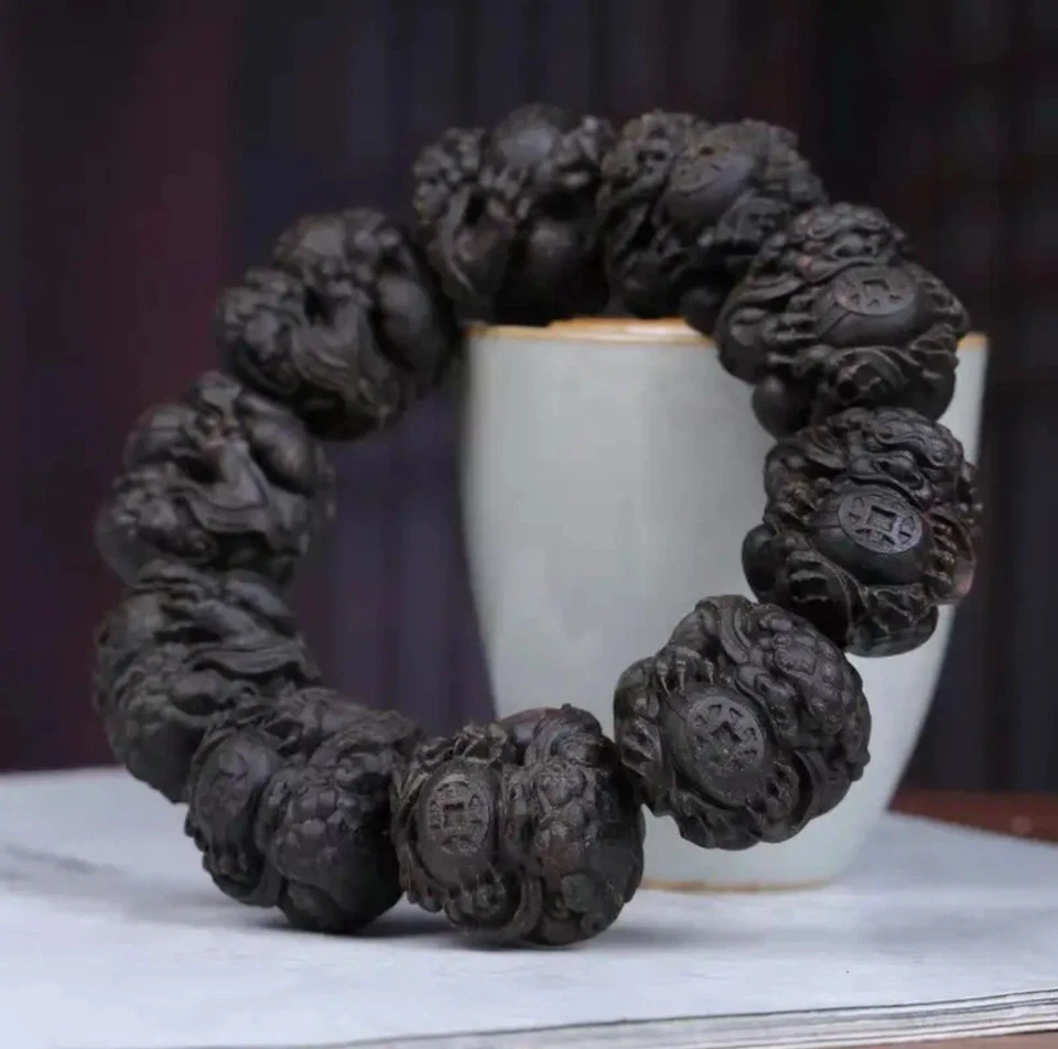 Pulsera Pixiu Madera de Agar Negro Natural Tallada a Mano 25MM Con Una Caja Foto 2 de 4