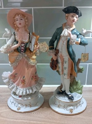 Vintage Paar handbemalte Porzellanfiguren im Rokokostil des 18. Jahrhunderts 12 Zoll