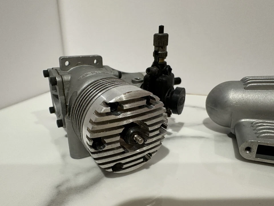 K&B 8011 .40 w/Irvine Carburator RC airplane engine new in box - Image 3 of 4