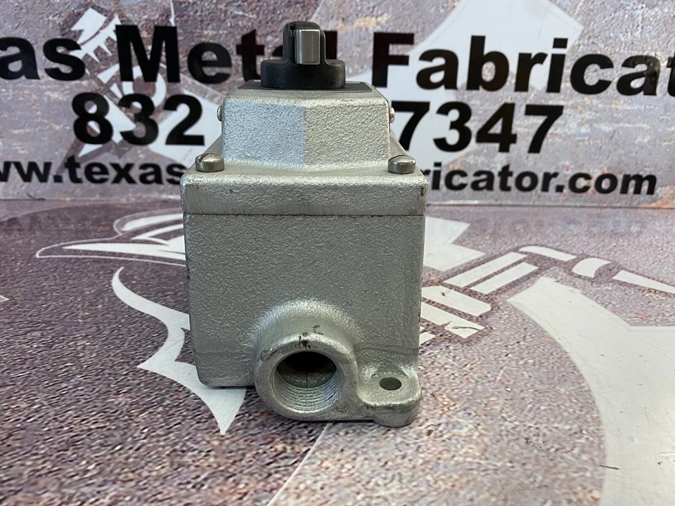 Cooper EDSC21275 S635 防爆操作选择器开关站 600VAC — 第 4/4 张图片