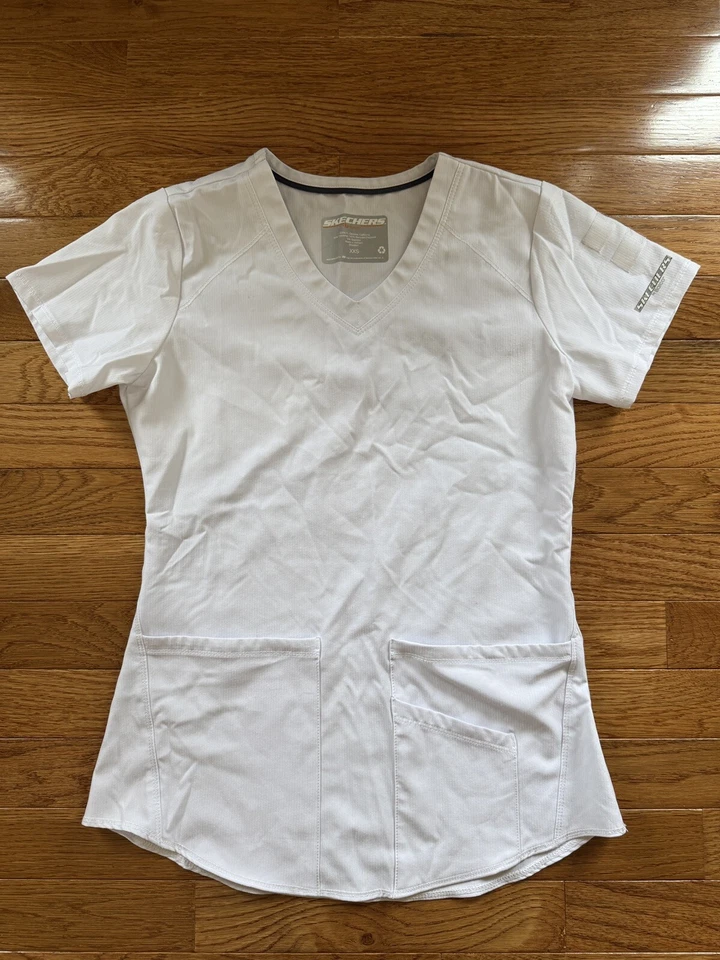 Blusa Médica para Mujer SKETCHERS Cuello en V Bolsillos Breeze SK101 Blanca XXS Foto 3 de 4