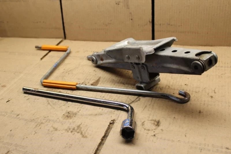 1993 1994 1995 1996 1997 1998 1999 2000 LEXUS SC300 SC400 SPARE TIRE JACK TOOLS - Image 2 of 4