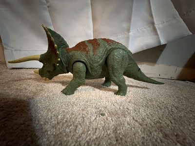 Jurassic World Dominion Roar Strikers Triceratops Dinosaur Action Figure