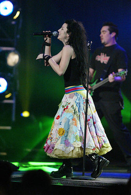 Evanescence performs Going Under at 31st Annual American Music Aw- 2003 Photo 3