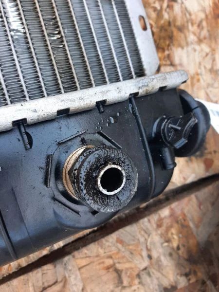 Radiador 99-03 GMC Sierra 2500 22840116 Foto 4 de 4