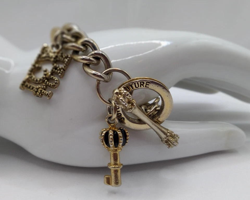 Pulsera Charm Juicy Couture 7" Pulgadas Tono Dorado  Foto 2 de 4