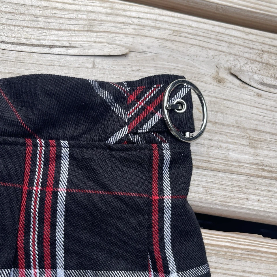 Falda plisada a cuadros negra roja Justice Girls acento con hebilla L (12/14) Foto 3 de 4