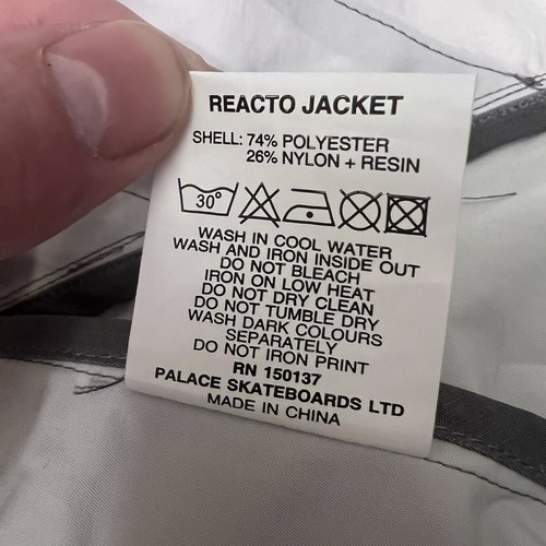 Palace Reacto Heat Reactive Jacket Size Large Hyper Black NEW SS19 - Picture 13 of 15