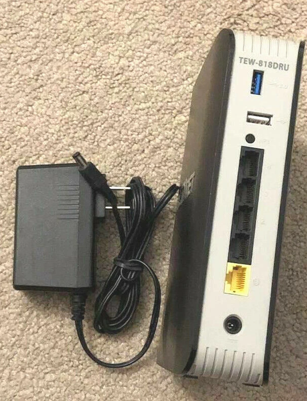 TRENDNET TEW-818DRU DUAL BAND 4 PORT WIRELESS ROUTER - Image 4 of 4