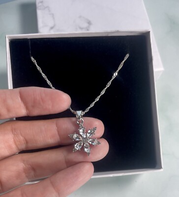 Brand New Beautiful Snowflake Charm Silver Chain Necklace Christmas Holiday