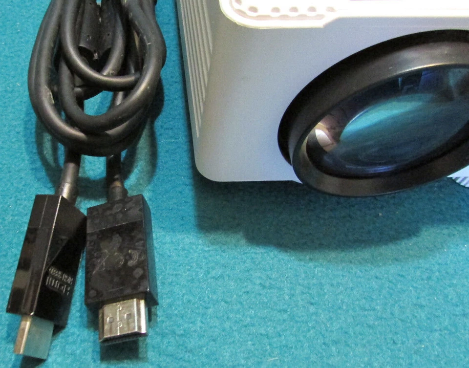 Mini proyector portátil de cine en casa Qkk Qk01 blanco de alta definición no rem Foto 4 de 4