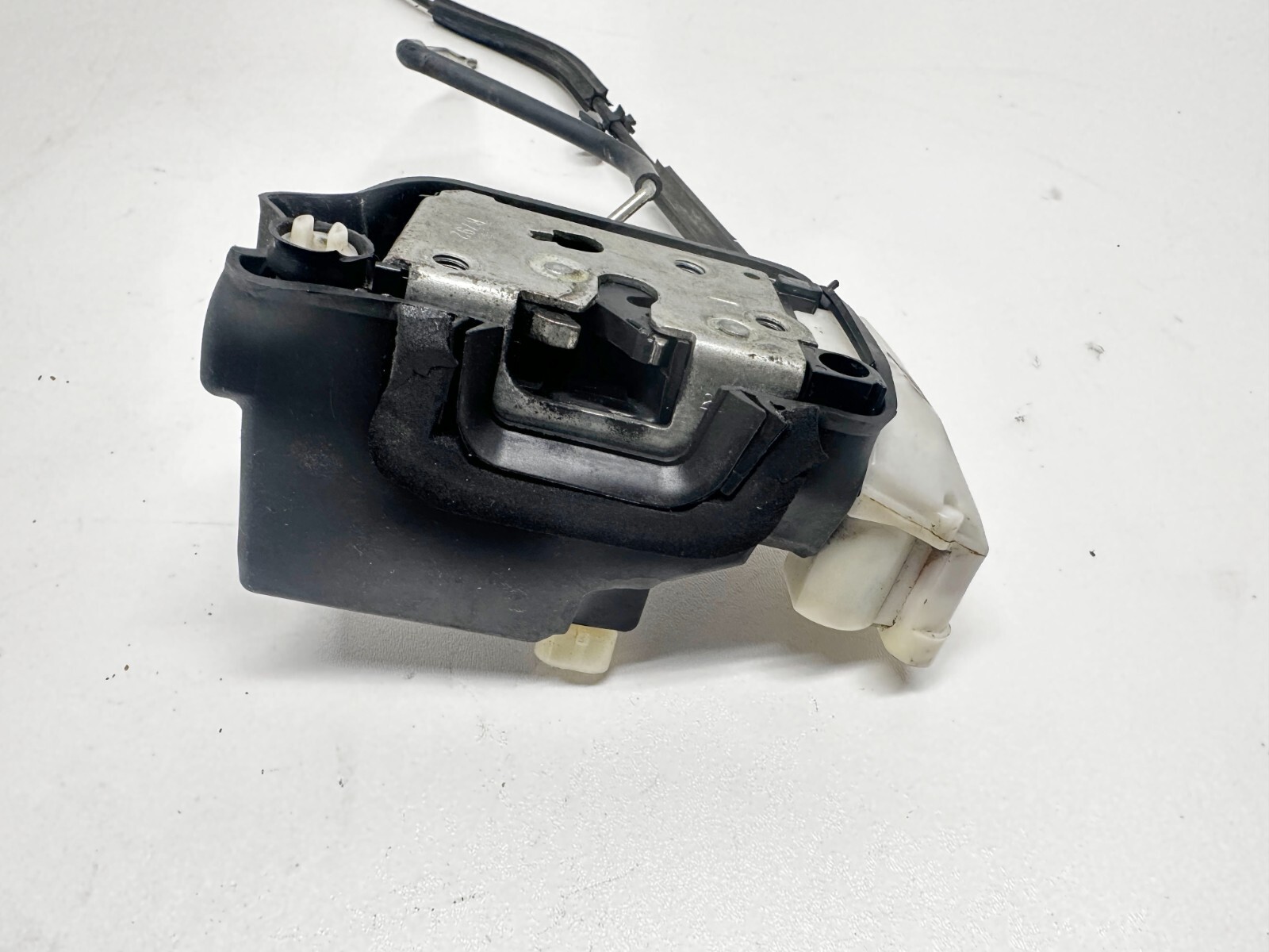 P40434 2003-2008 Maserati Quattroporte M139 Rear Door Lock Latch Actuator RH OEM